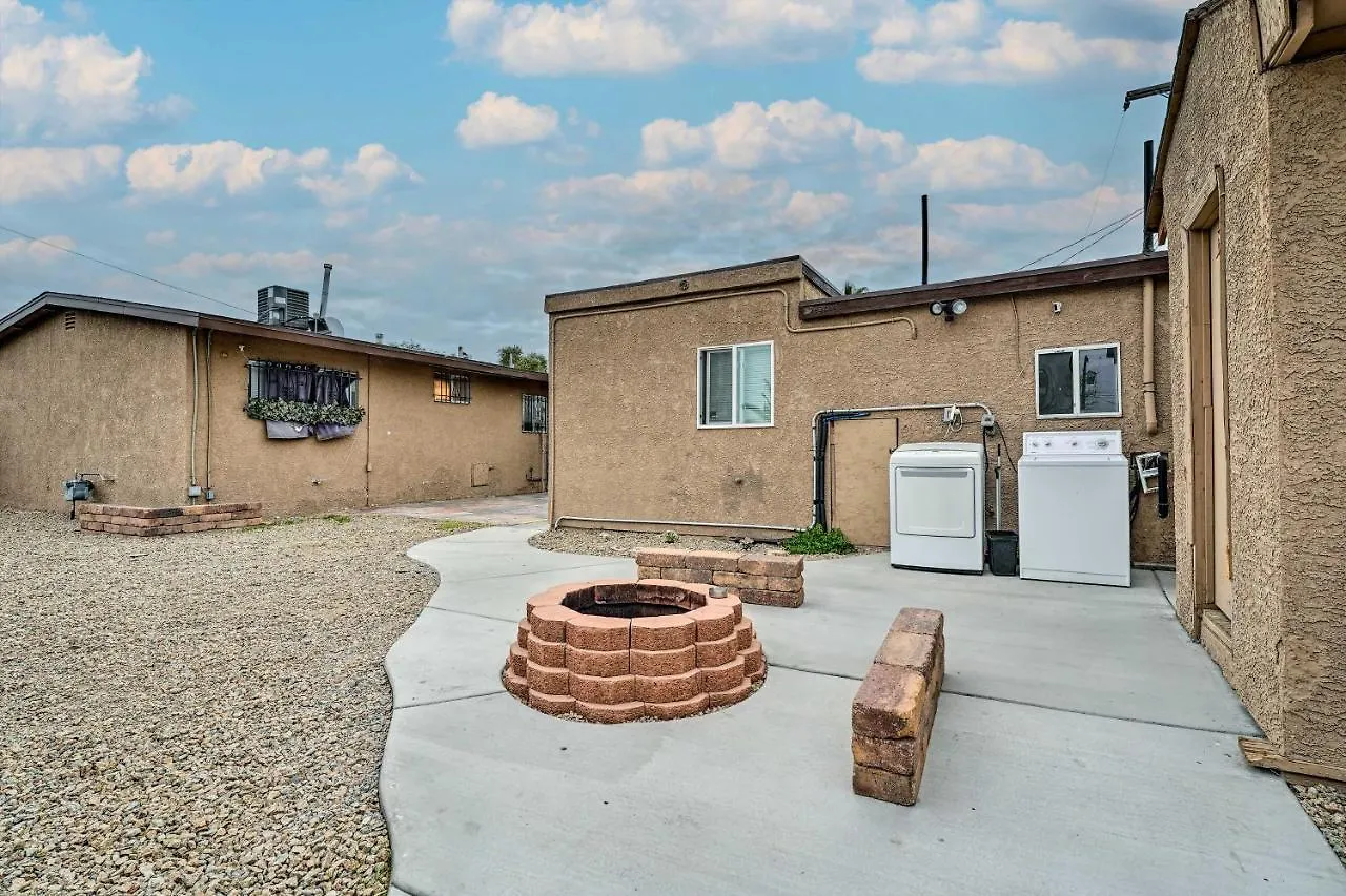North Las Vegas Studio With Fire Pit 10 Mi To Strip Lägenhet